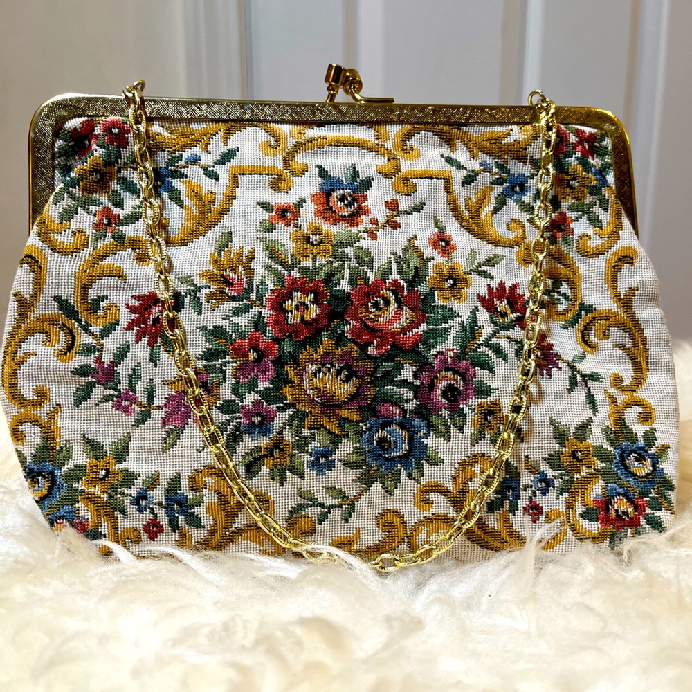 Walborg Vintage floral embroidery tapestry clutch bag. 1950’s great condition.